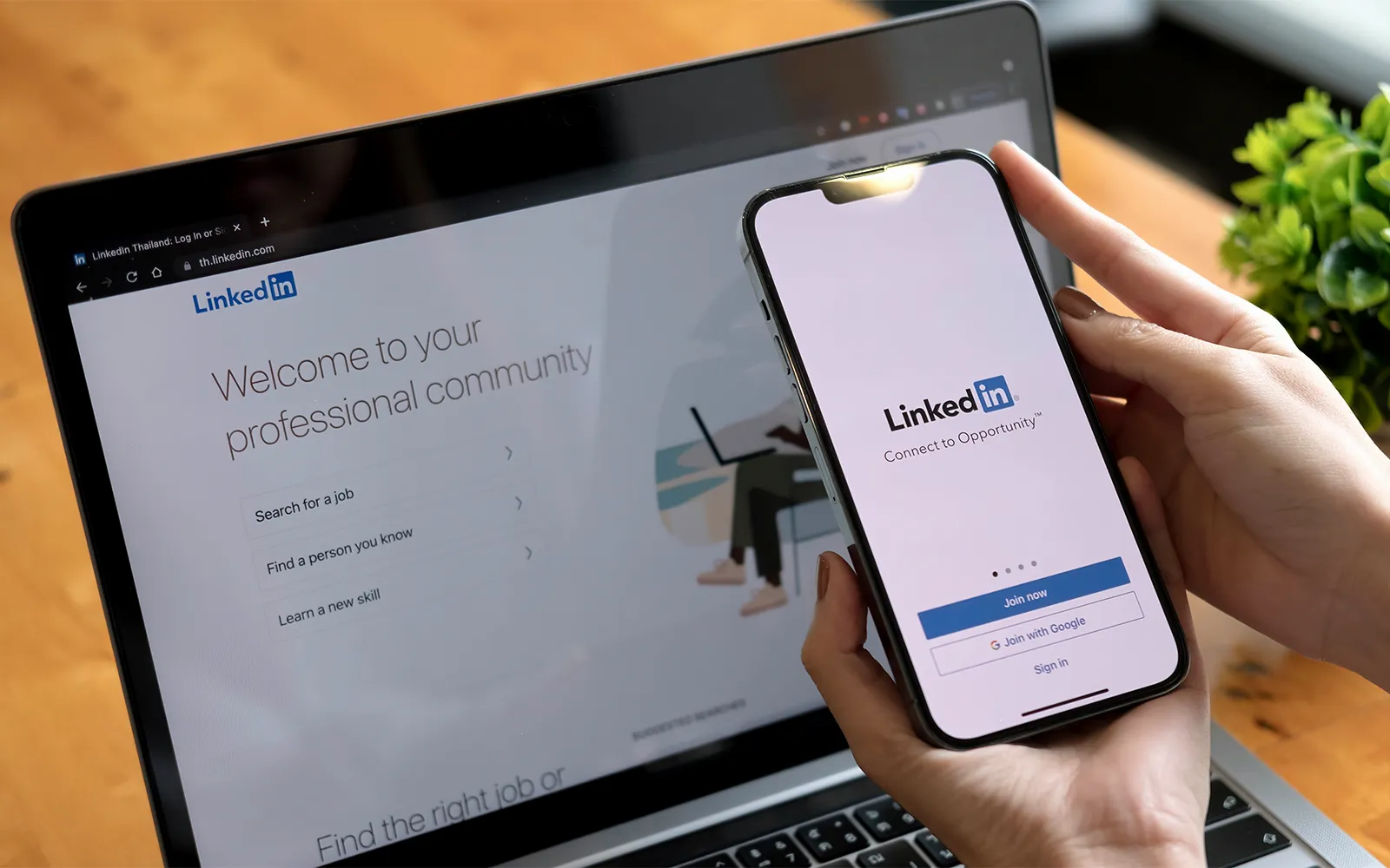 Facebook Number Detection: How to find highly active users through automated number collection and screening?