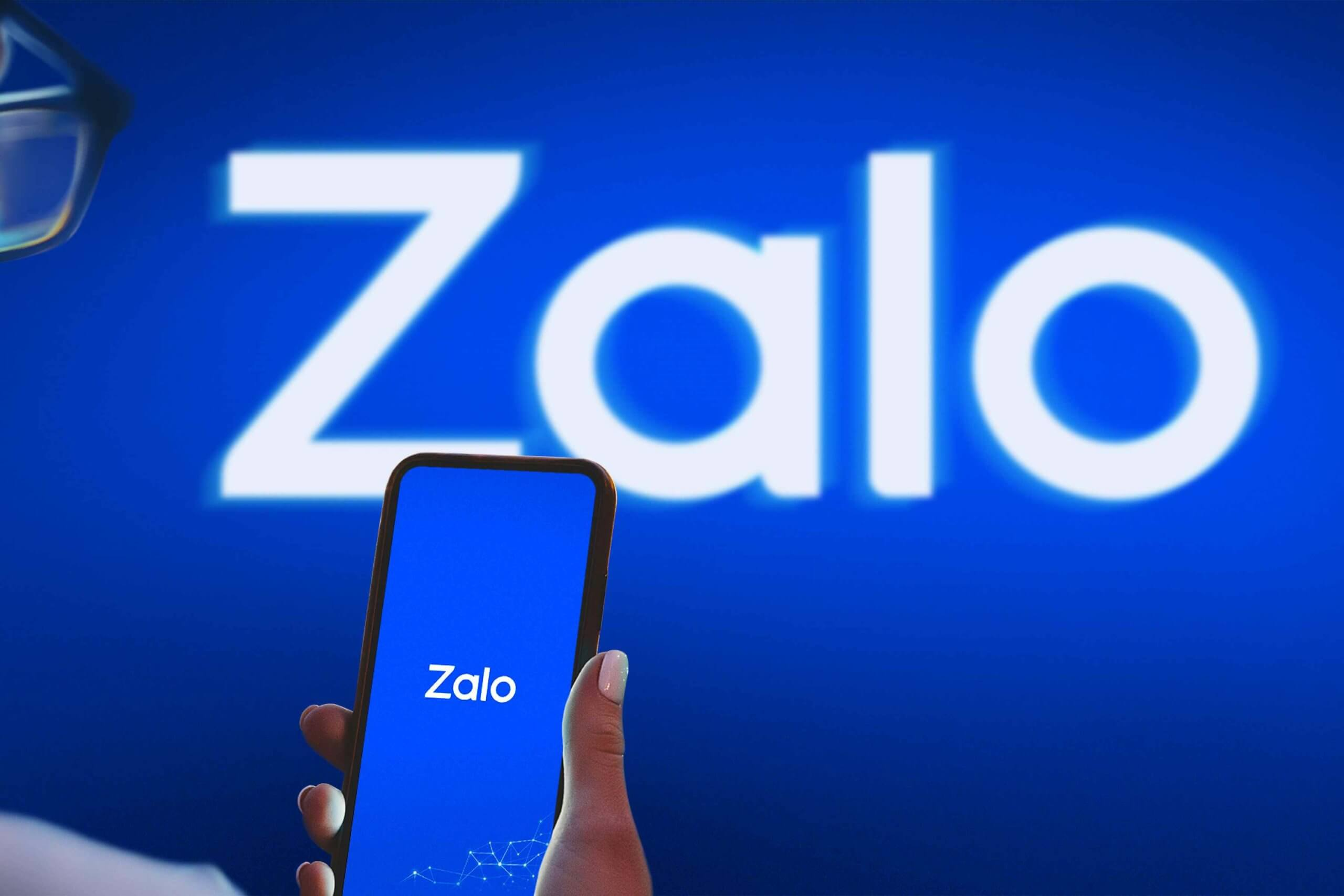 How can e-commerce companies improve service efficiency through phone number detection?