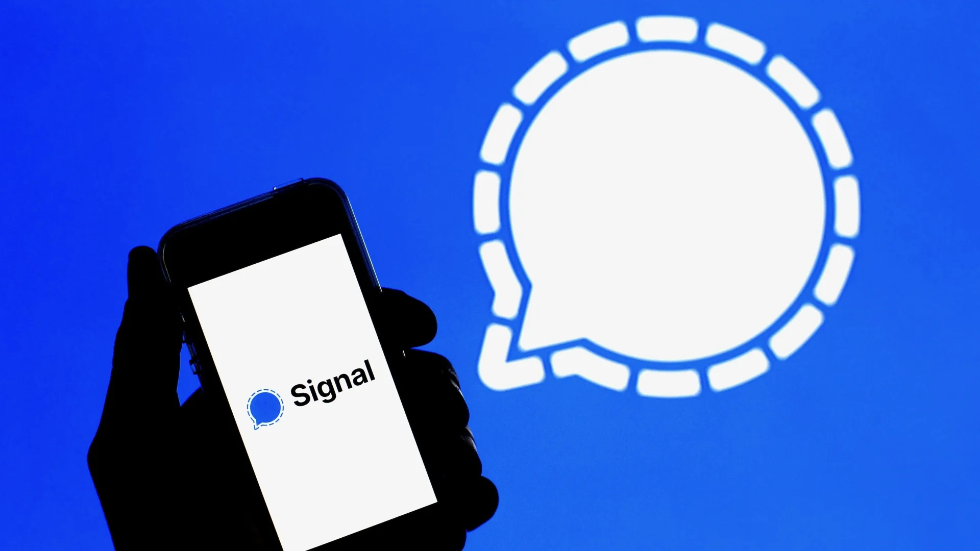 Discover Line: A global app that transcends geographical boundaries, fostering communication and interaction.